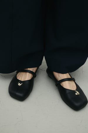 メタルモチーフパンプス