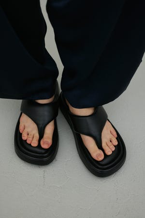 プラットフォームトングサンダル