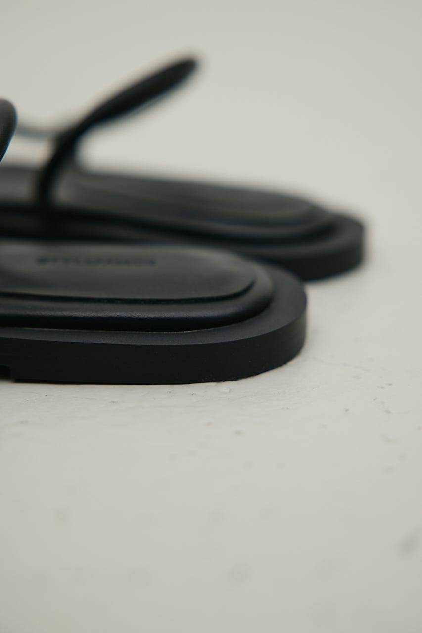 メタルモチーフフラットサンダル BLK S
