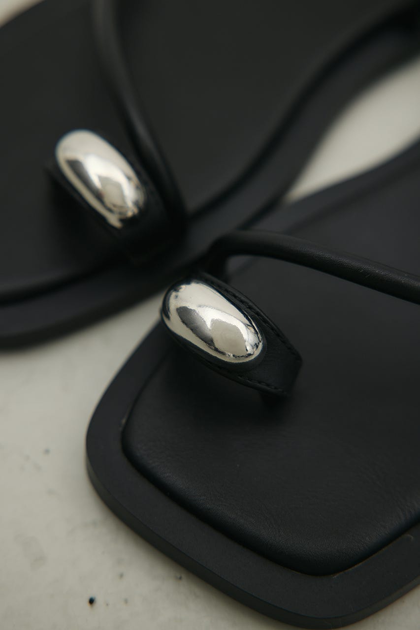 メタルモチーフフラットサンダル BLK S