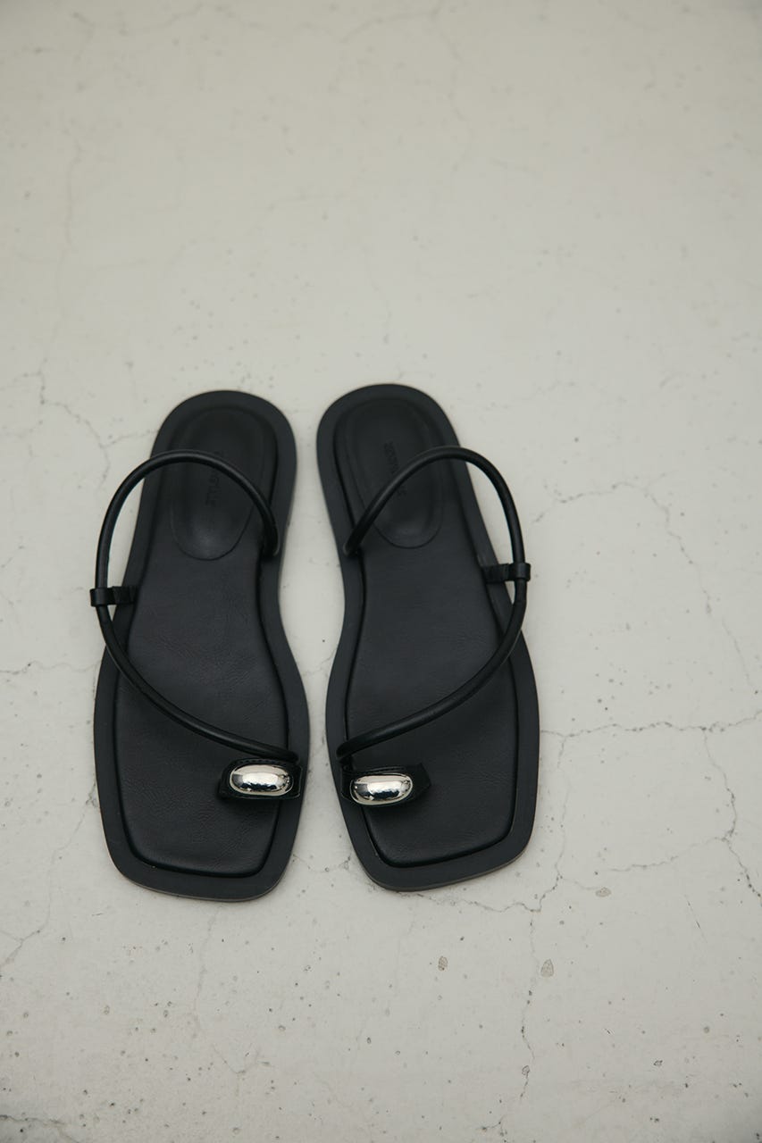 メタルモチーフフラットサンダル BLK S
