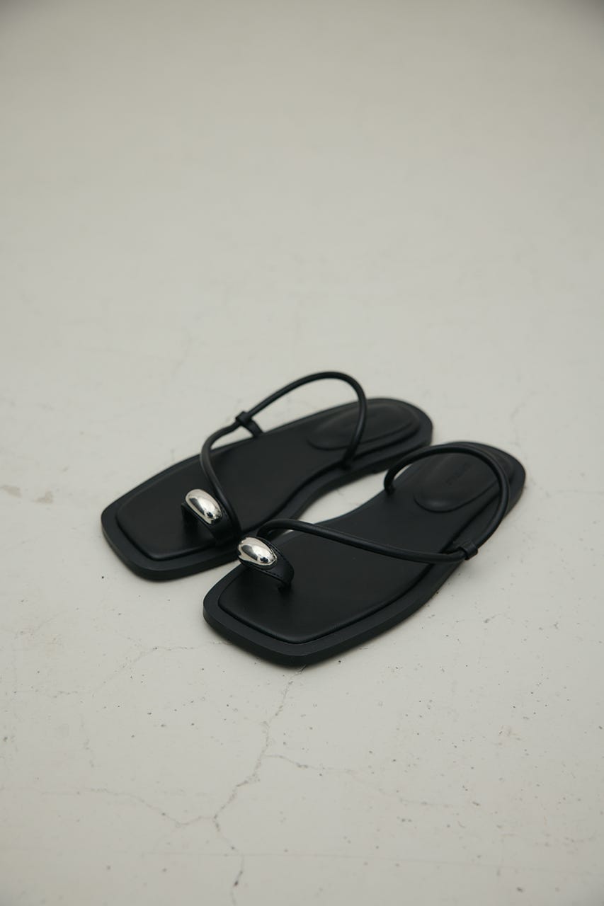 メタルモチーフフラットサンダル BLK S