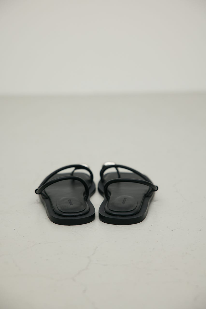 メタルモチーフフラットサンダル BLK S