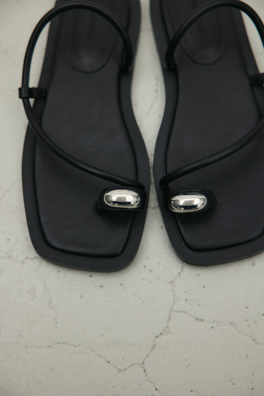 メタルモチーフフラットサンダル BLK S