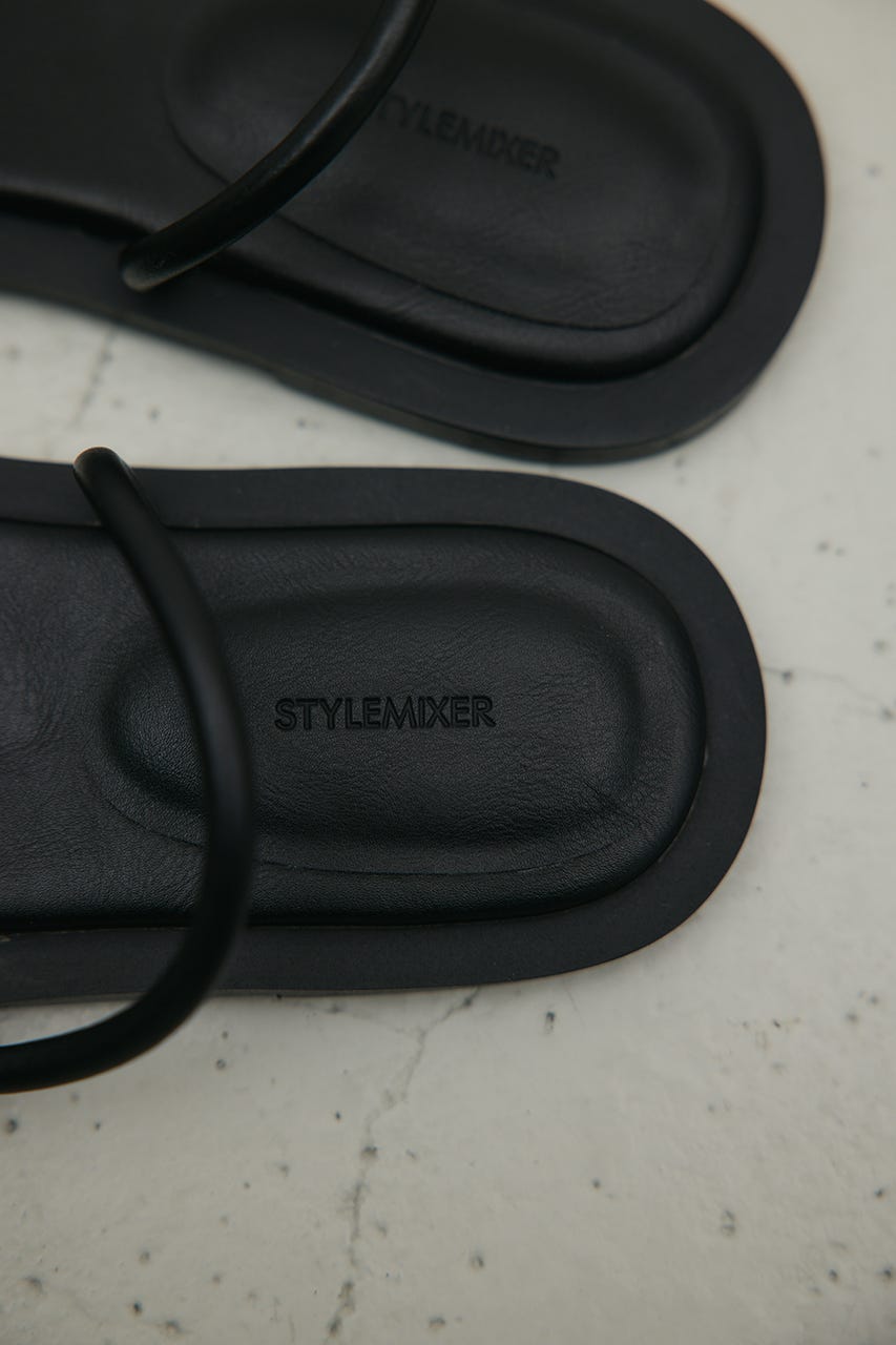 メタルモチーフフラットサンダル BLK S