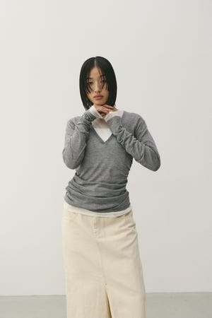 ディープVネックシアートップ