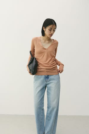 ディープVネックシアートップ