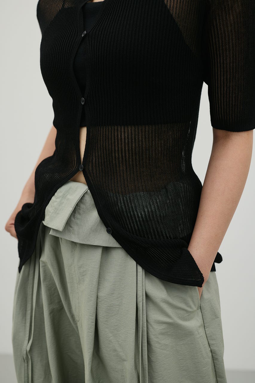 ホールボタンコンパクトニット BLK FREE