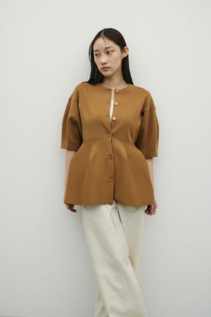 ペプラムフォルムスリーブカーデ