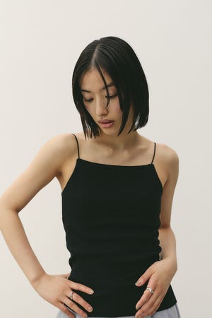 カップ付きバックオープンキャミ