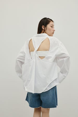 バックオープンデザインシャツ