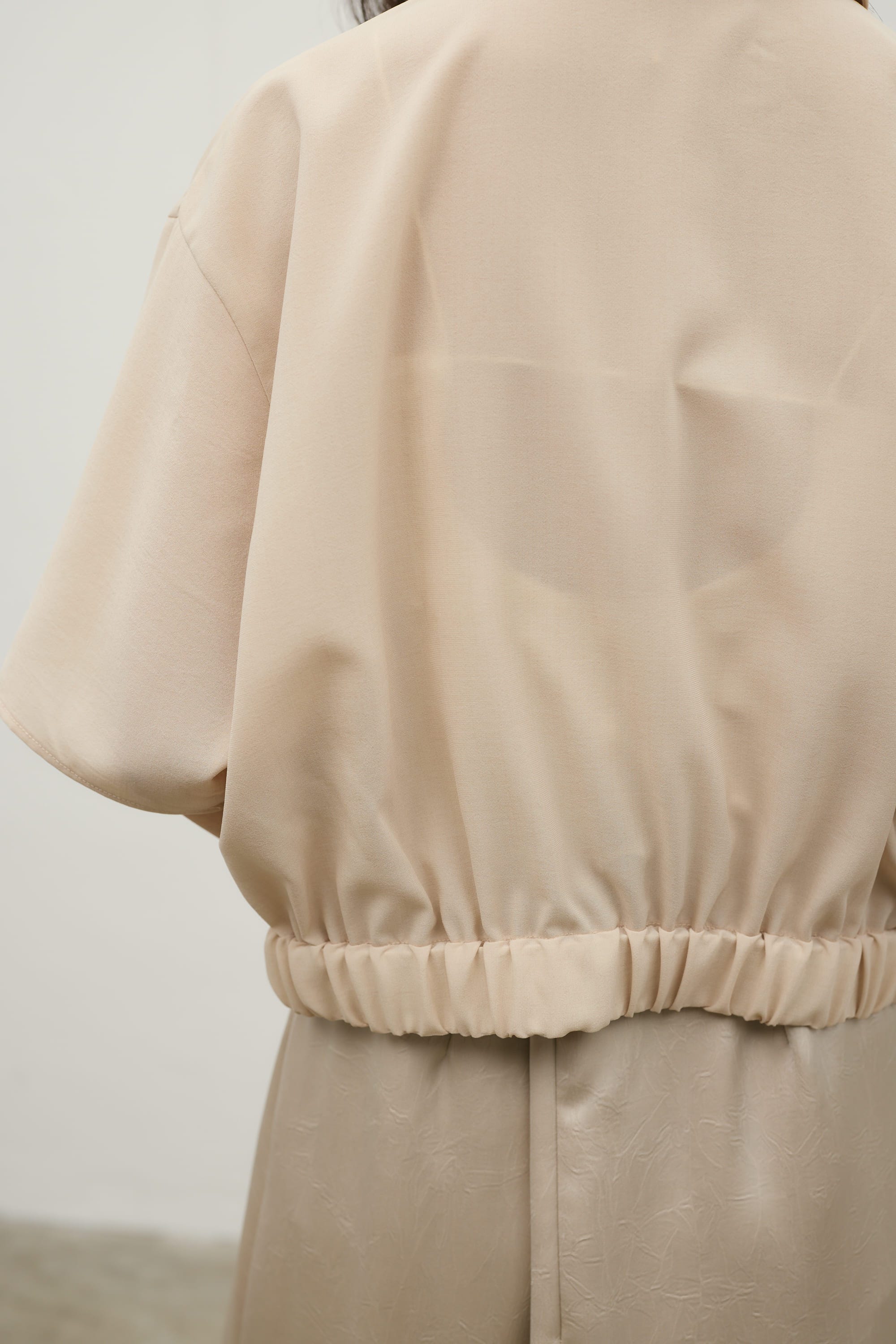 フラワーエンブロイダリージップシャツ BEG FREE