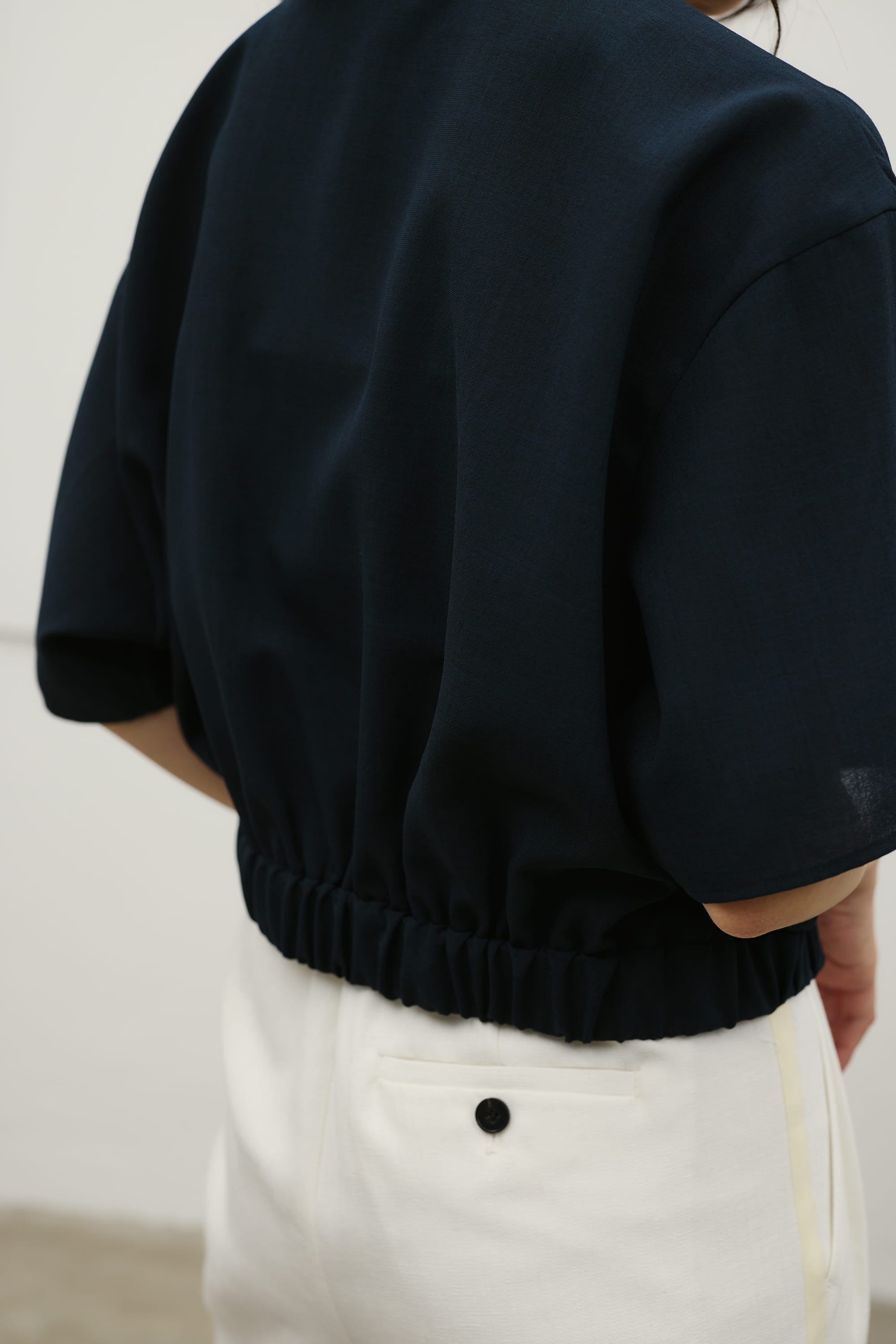 フラワーエンブロイダリージップシャツ NVY FREE