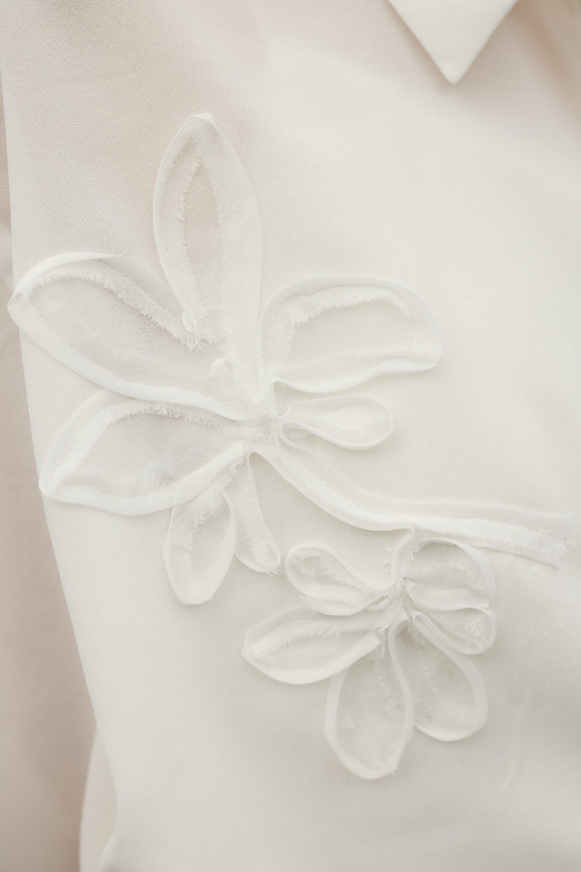 フラワーエンブロイダリージップシャツ WHT FREE