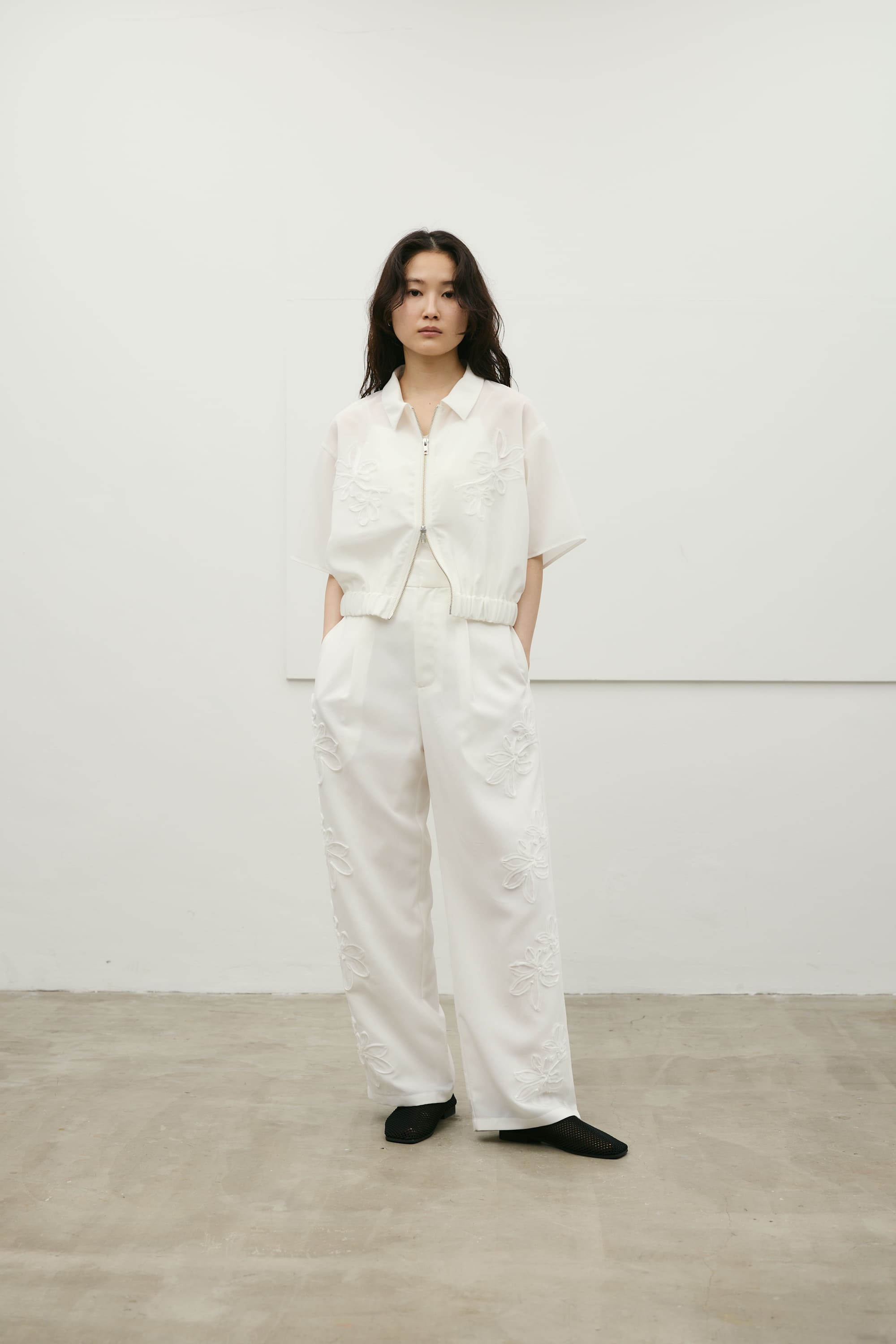 フラワーエンブロイダリージップシャツ WHT FREE