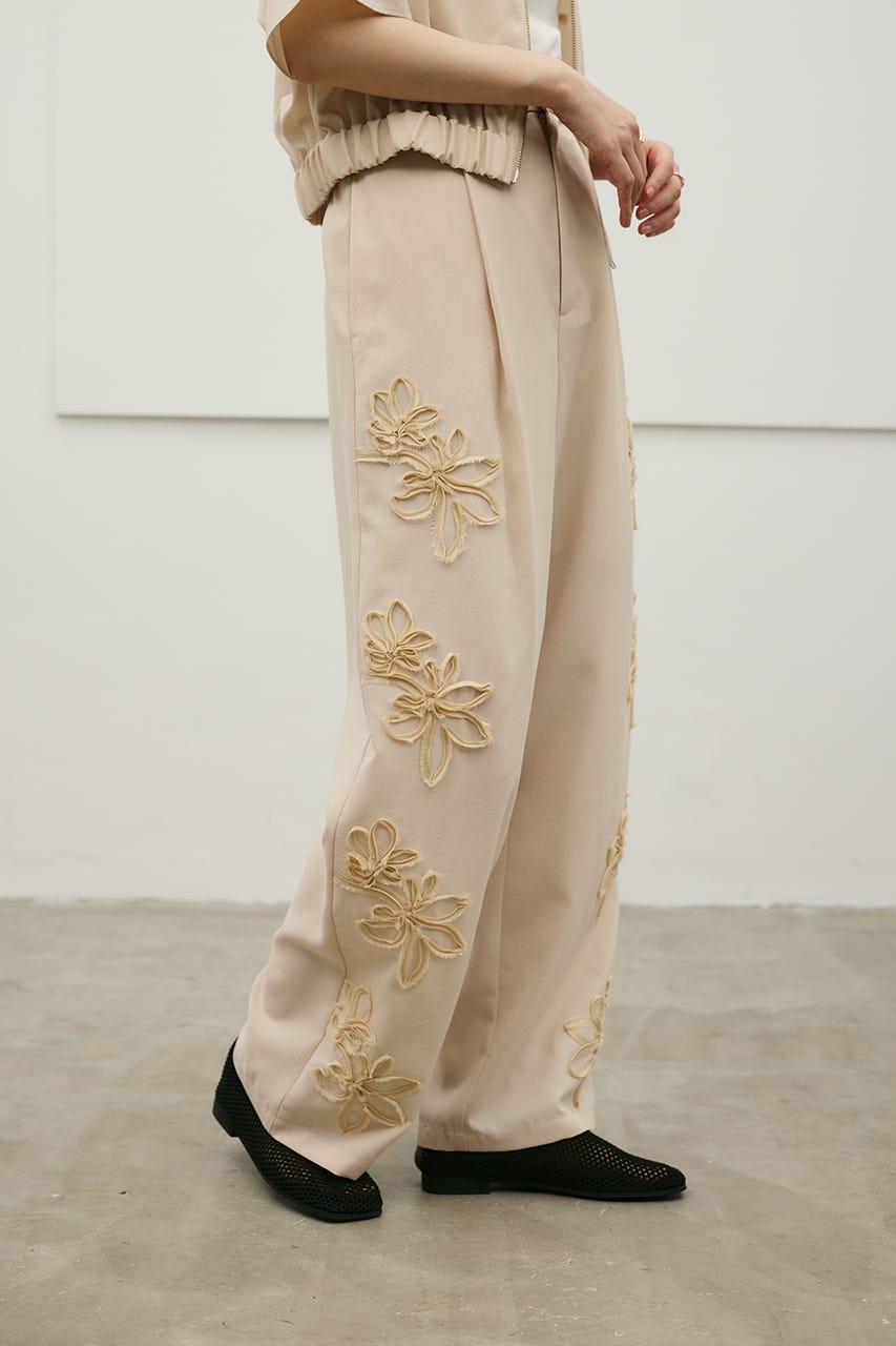 フラワーエンブロイダリータックパンツ BEG S