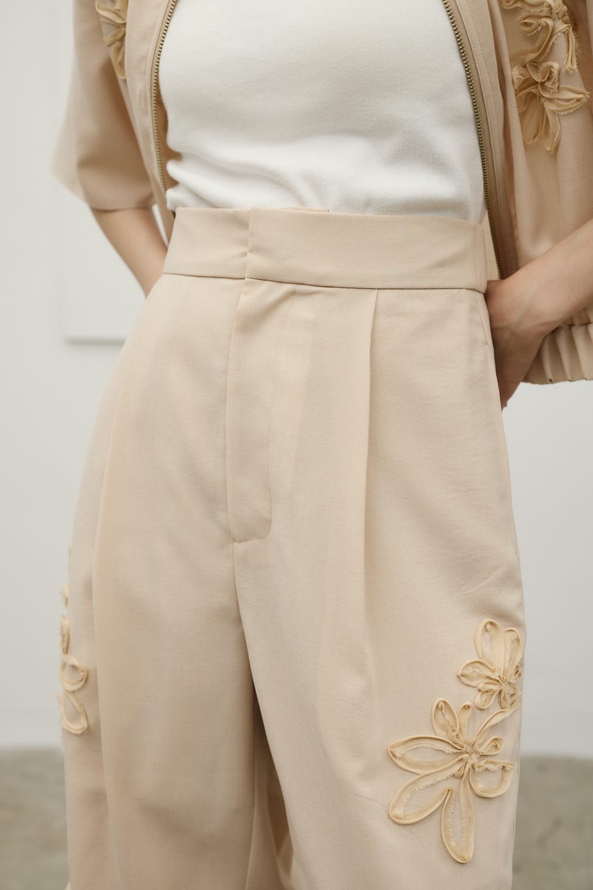 フラワーエンブロイダリータックパンツ BEG S