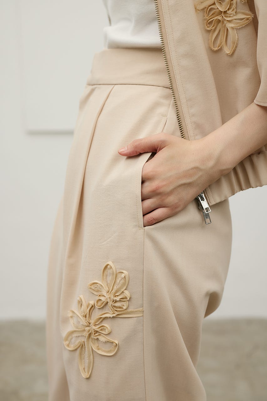 フラワーエンブロイダリータックパンツ BEG S