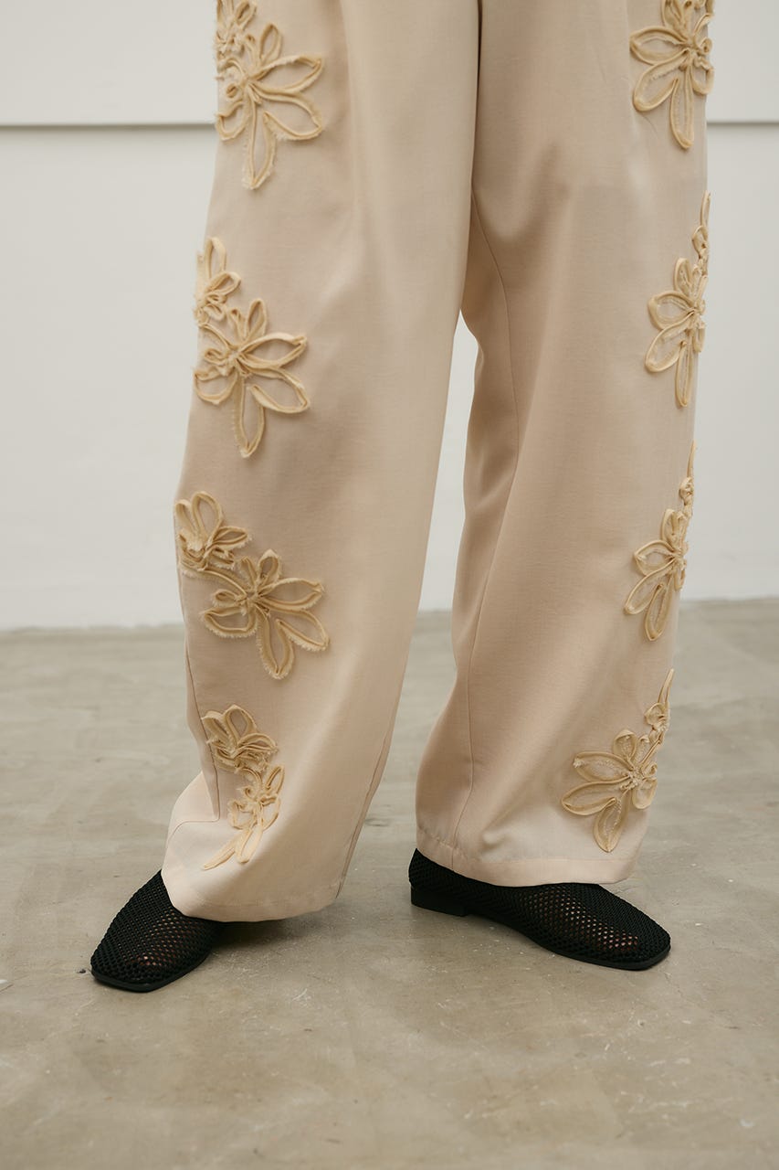 フラワーエンブロイダリータックパンツ BEG S