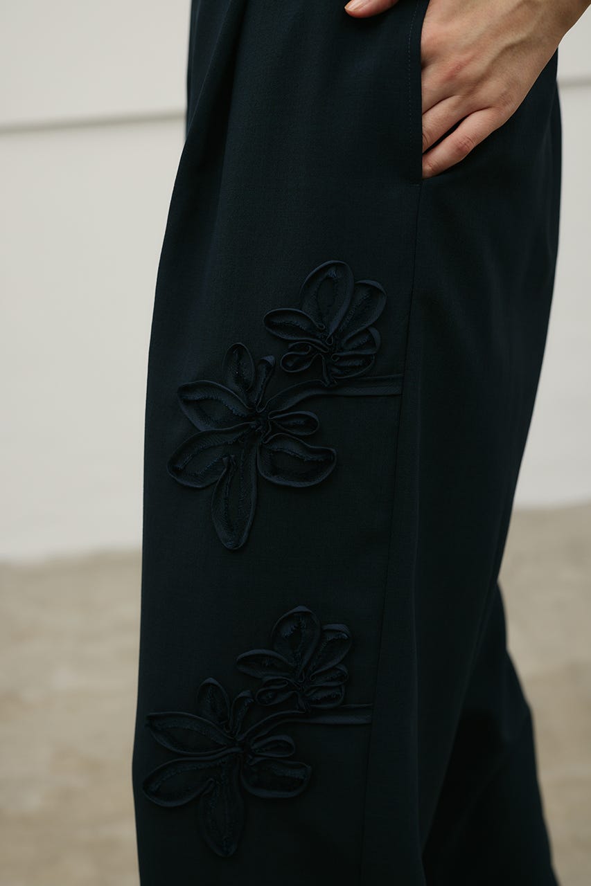 フラワーエンブロイダリータックパンツ NVY S