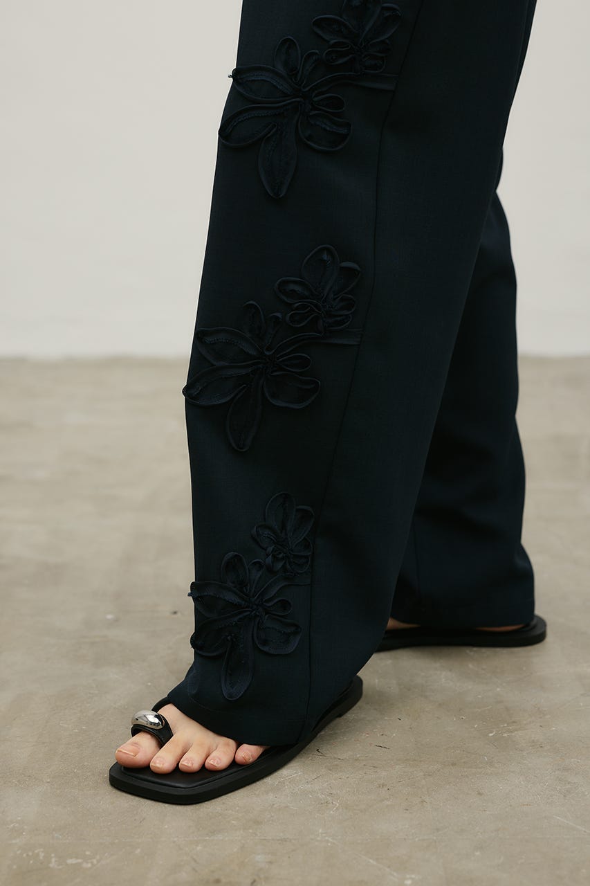 フラワーエンブロイダリータックパンツ NVY S