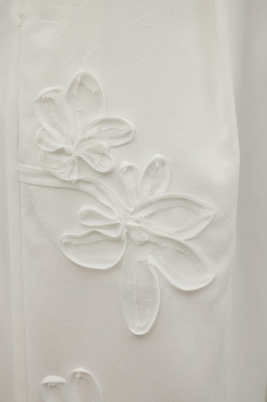 フラワーエンブロイダリータックパンツ WHT M