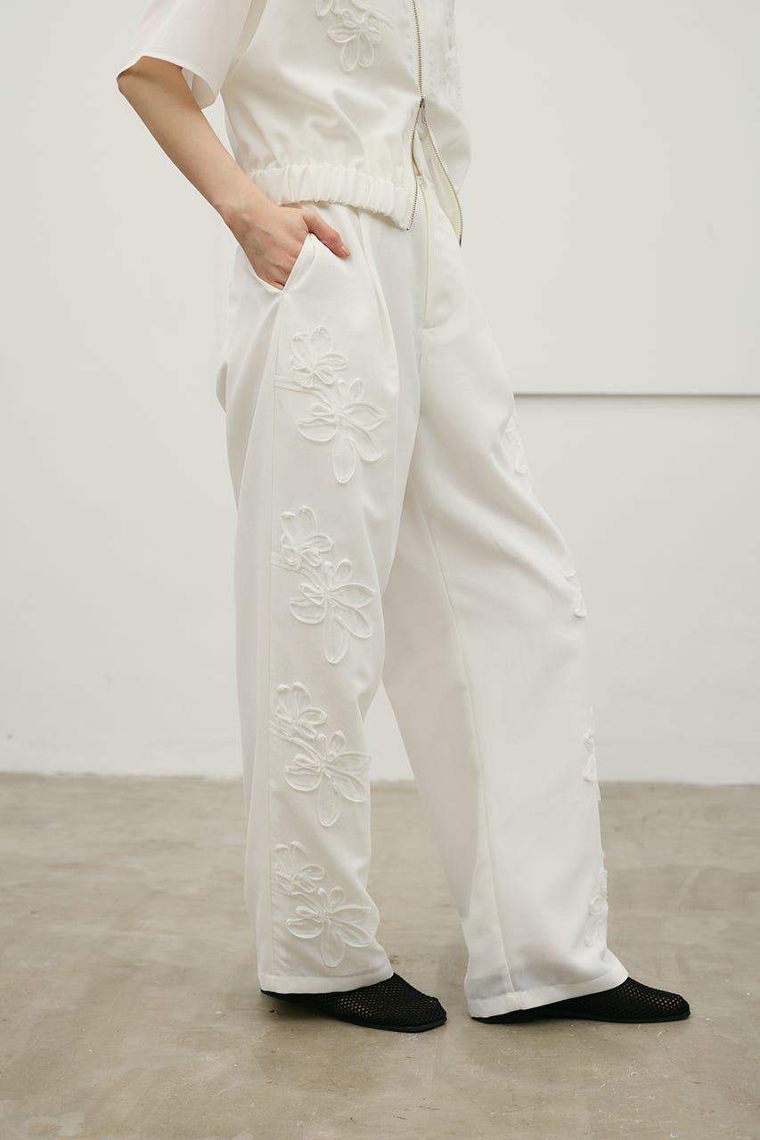フラワーエンブロイダリータックパンツ WHT M