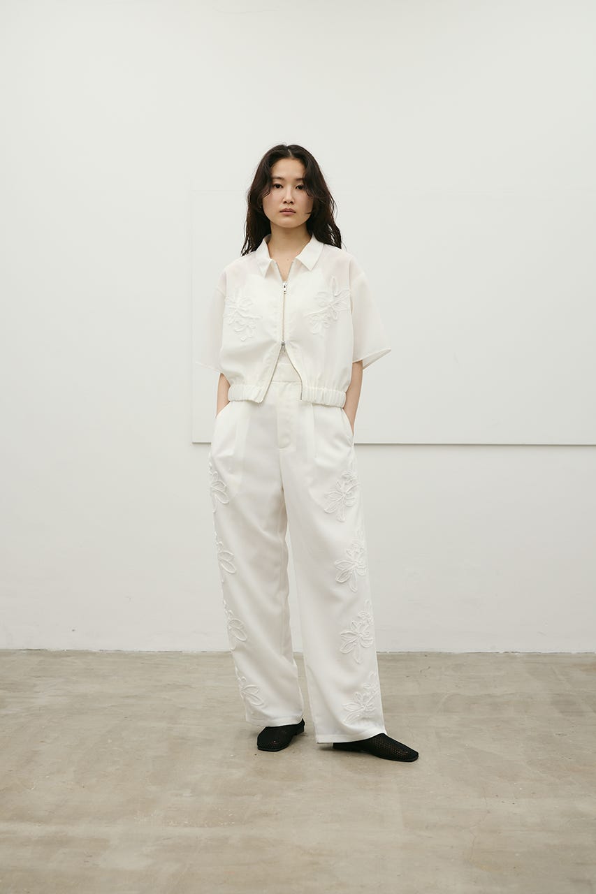 フラワーエンブロイダリータックパンツ WHT M