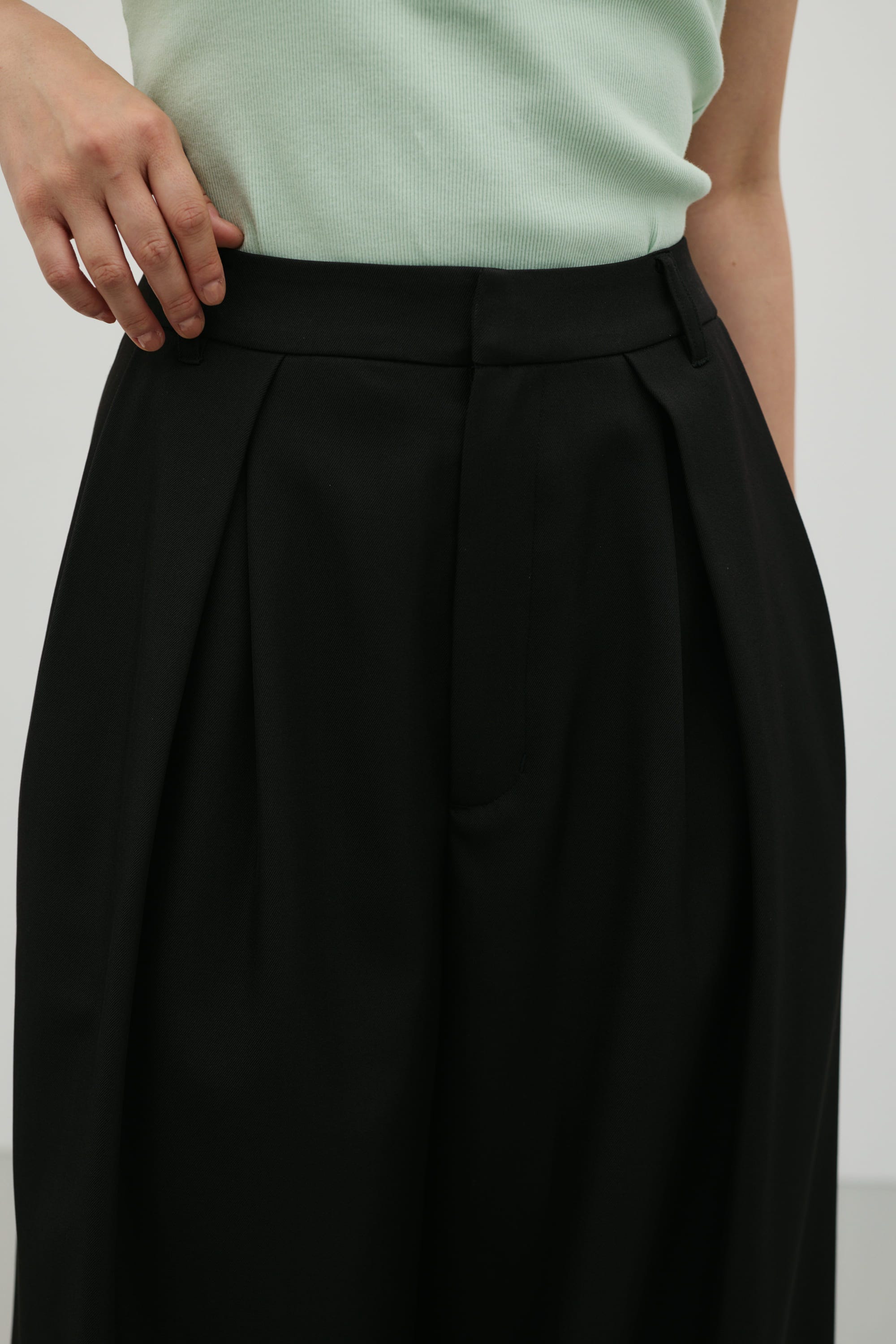 ローウエストタックワイドパンツ BLK S