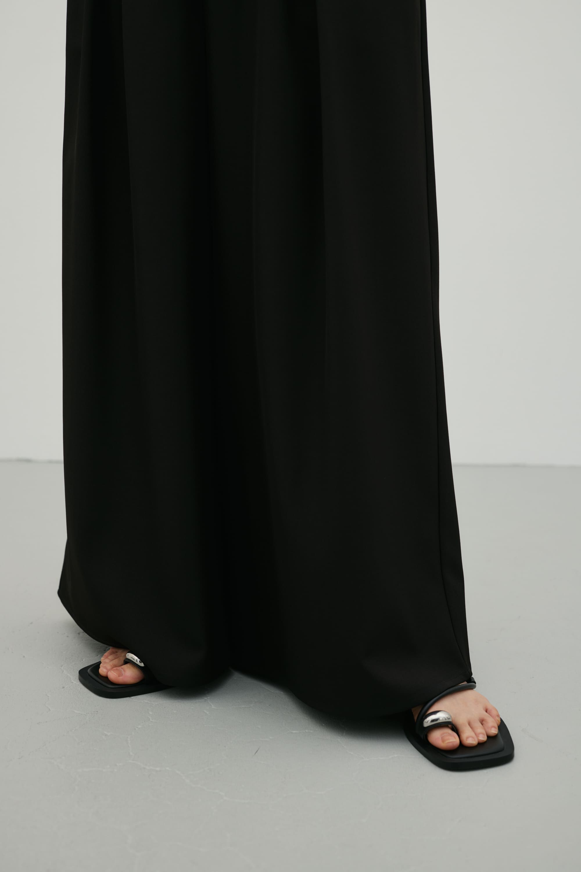 ローウエストタックワイドパンツ BLK S