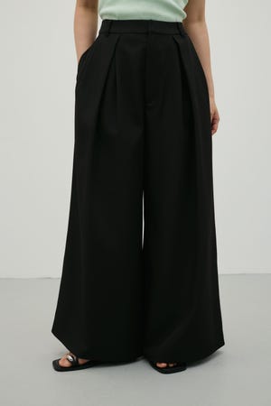 ローウエストタックワイドパンツ