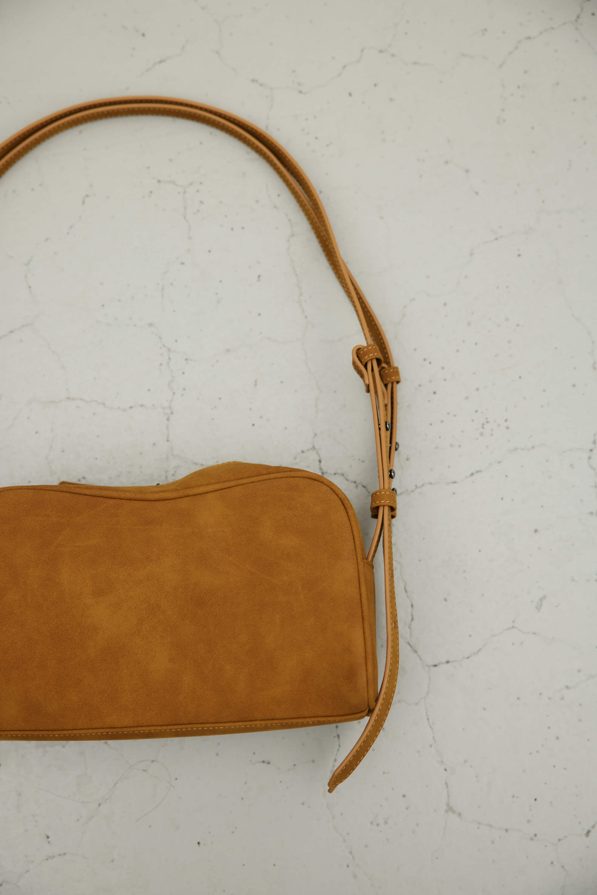 Wストラップカーブバッグ CAM FREE