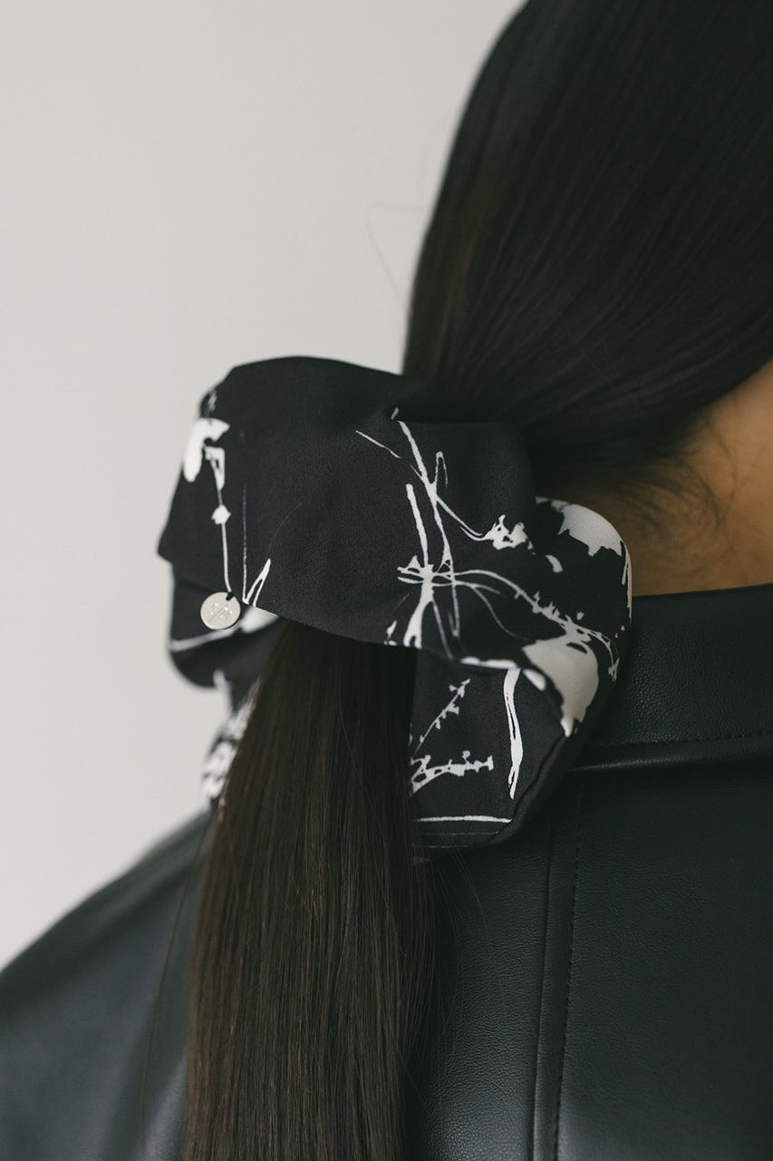 フワラープリントシュシュ BLK FREE