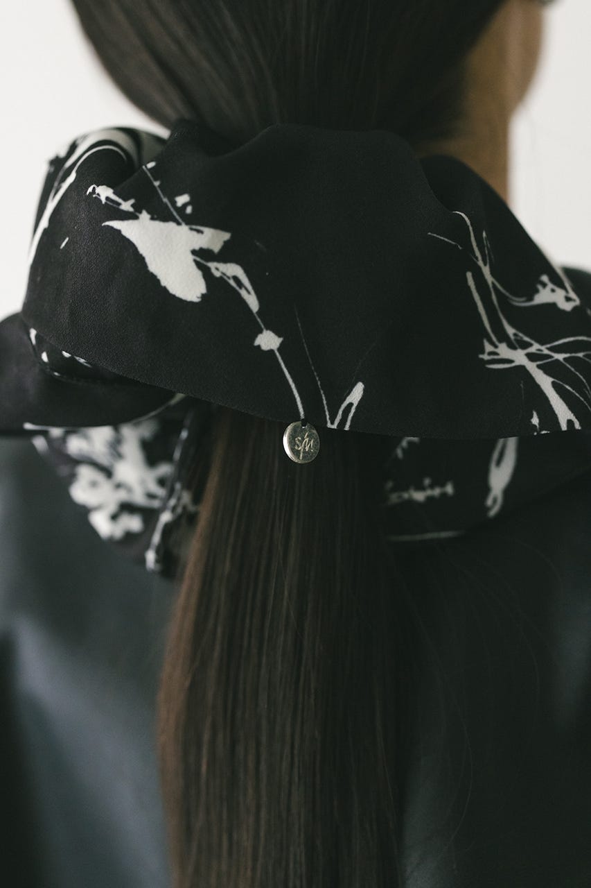 フワラープリントシュシュ BLK FREE