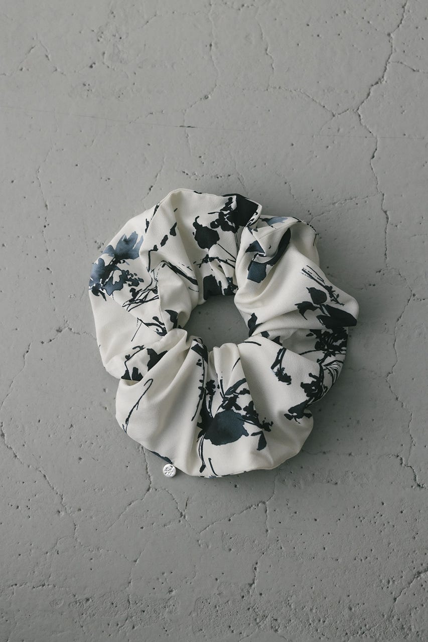 フワラープリントシュシュ WHT FREE