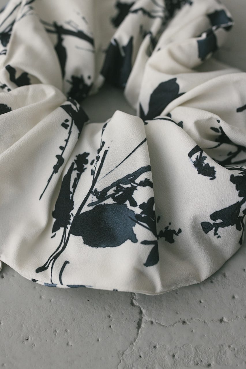 フワラープリントシュシュ WHT FREE