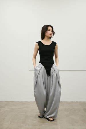 バックオープンボディスーツ