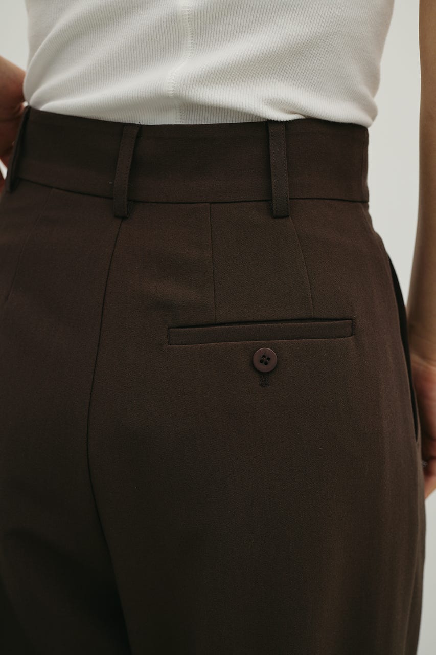 ベーシックツータックパンツ BRN S