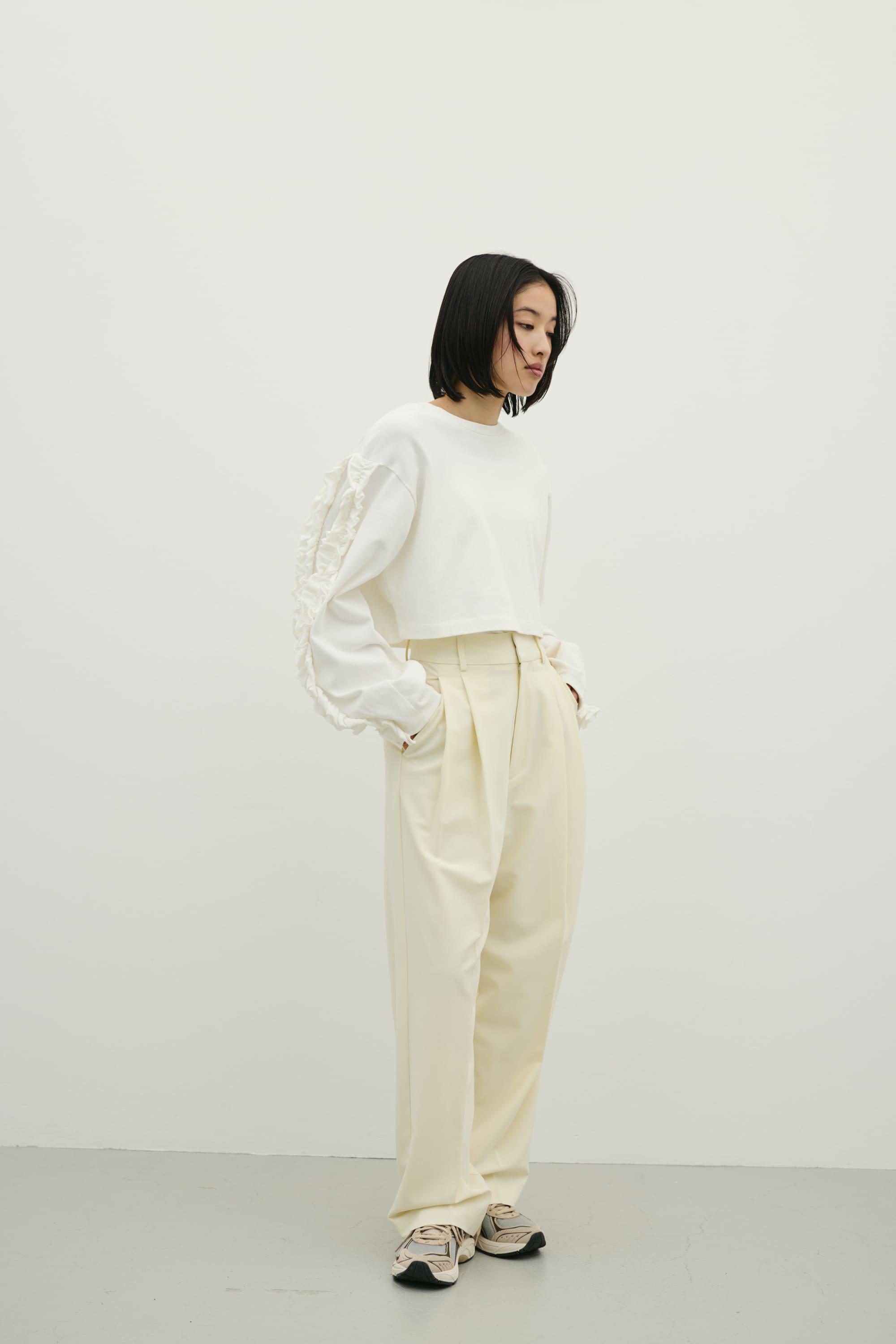 ベーシックツータックパンツ IVOY M