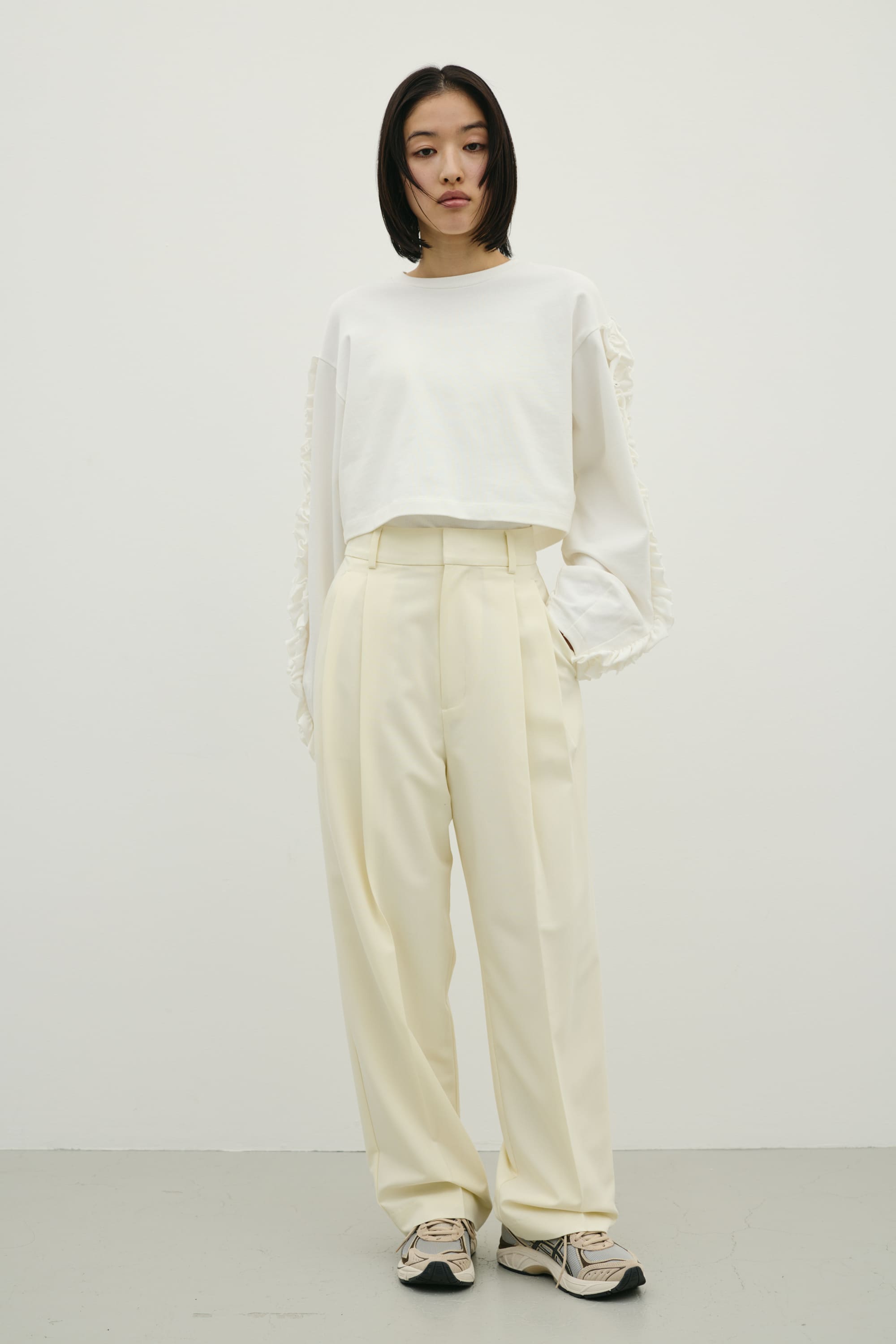 ベーシックツータックパンツ IVOY M