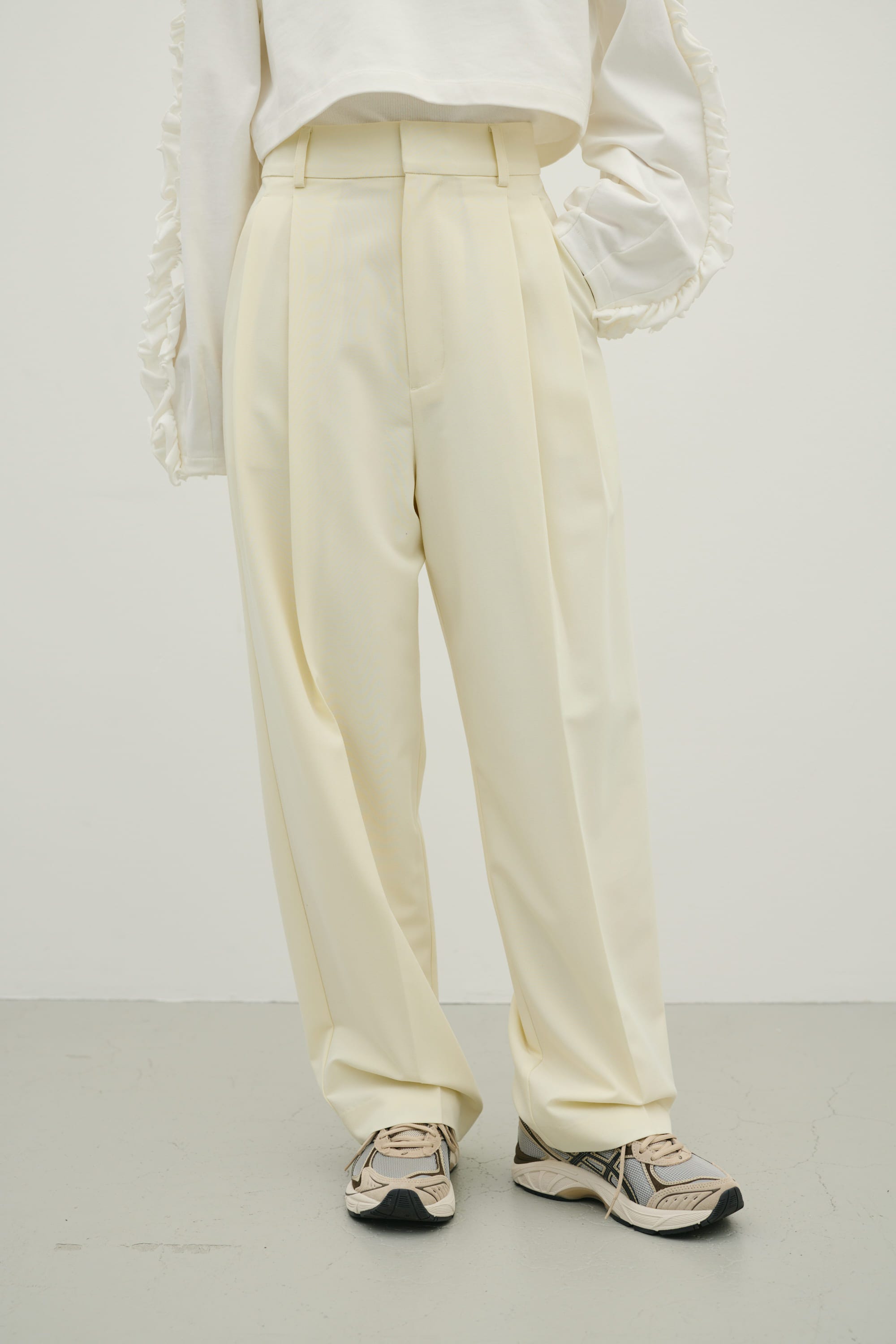 ベーシックツータックパンツ IVOY M