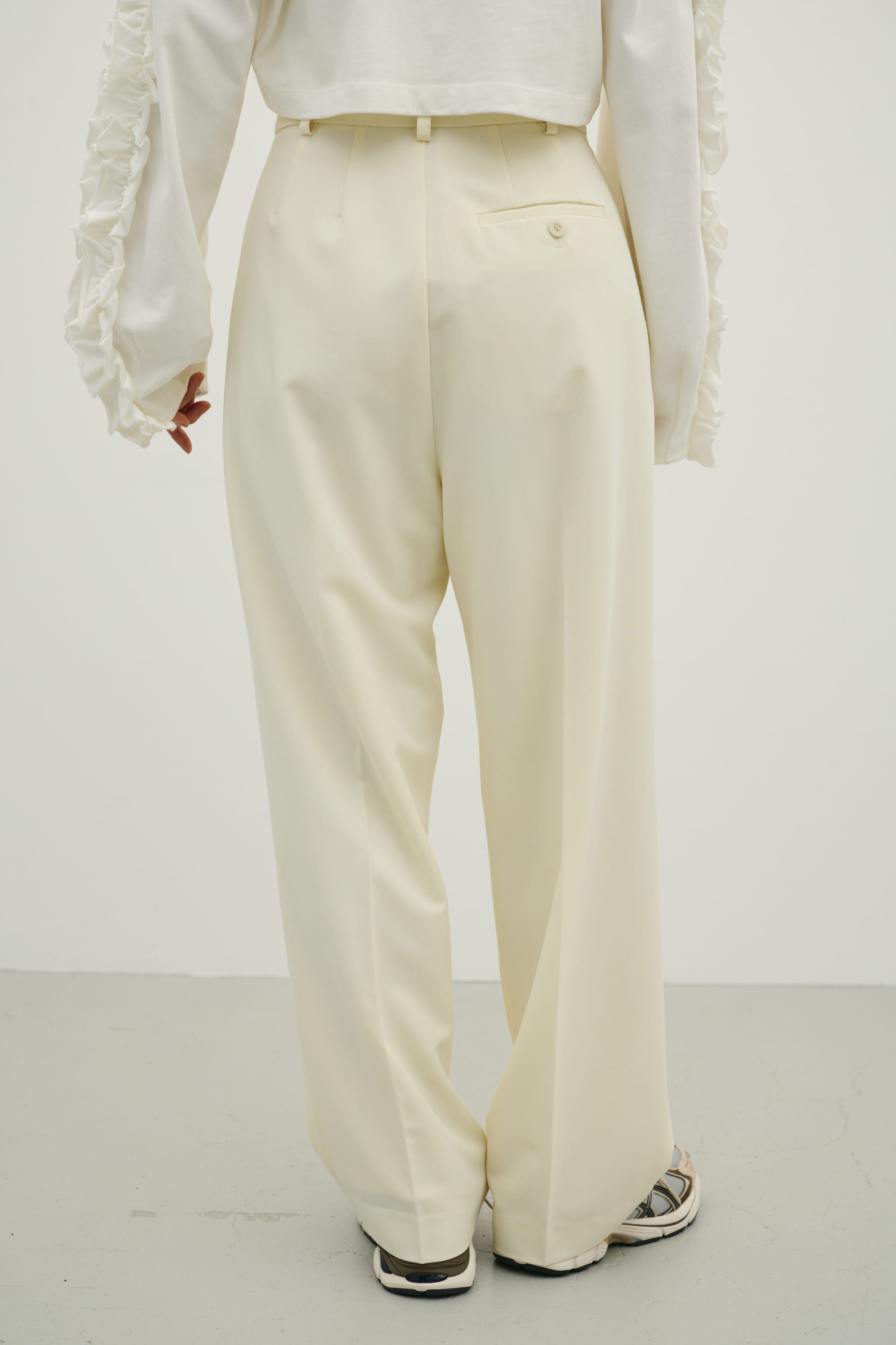 ベーシックツータックパンツ IVOY M