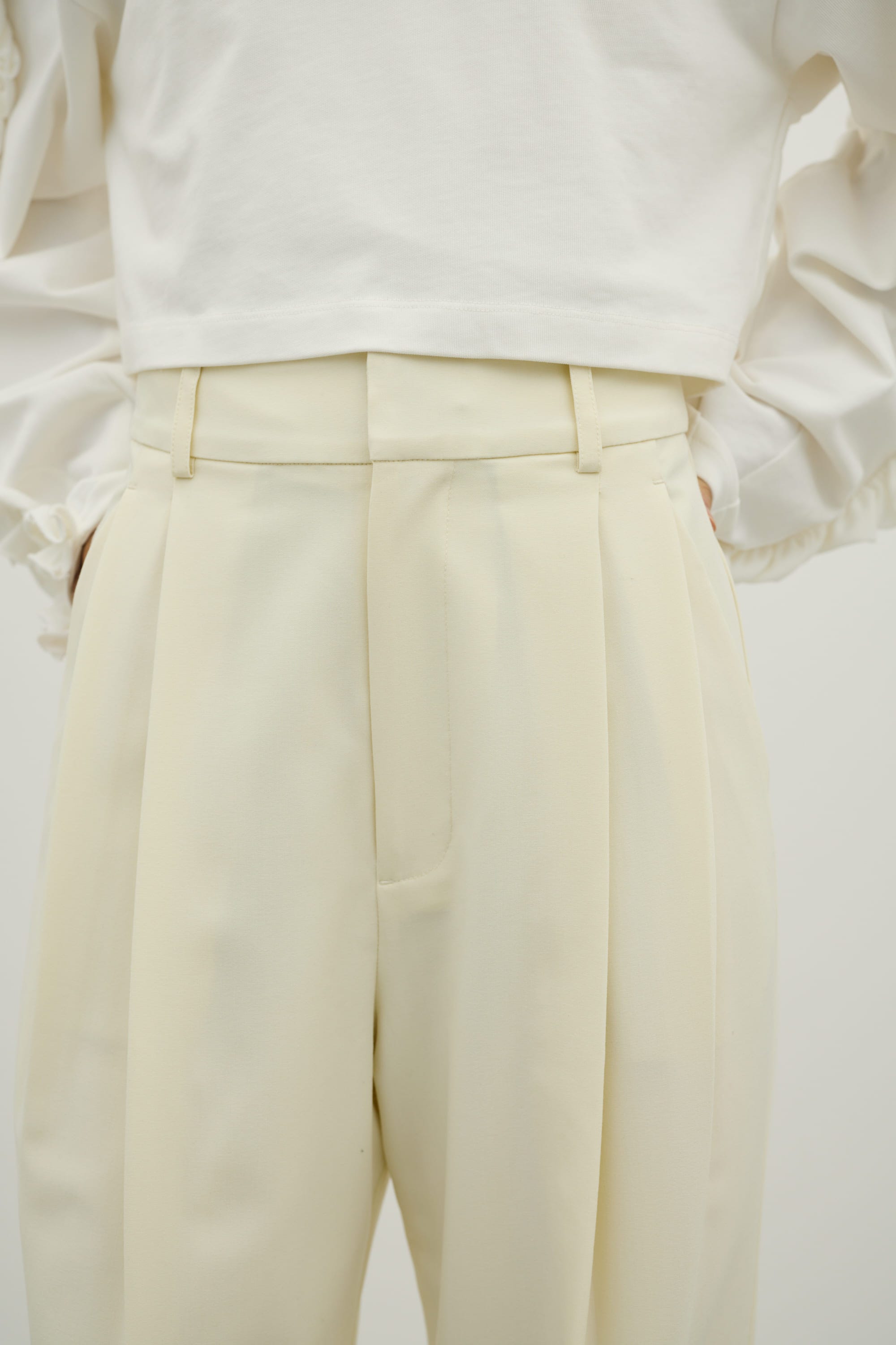 ベーシックツータックパンツ IVOY M