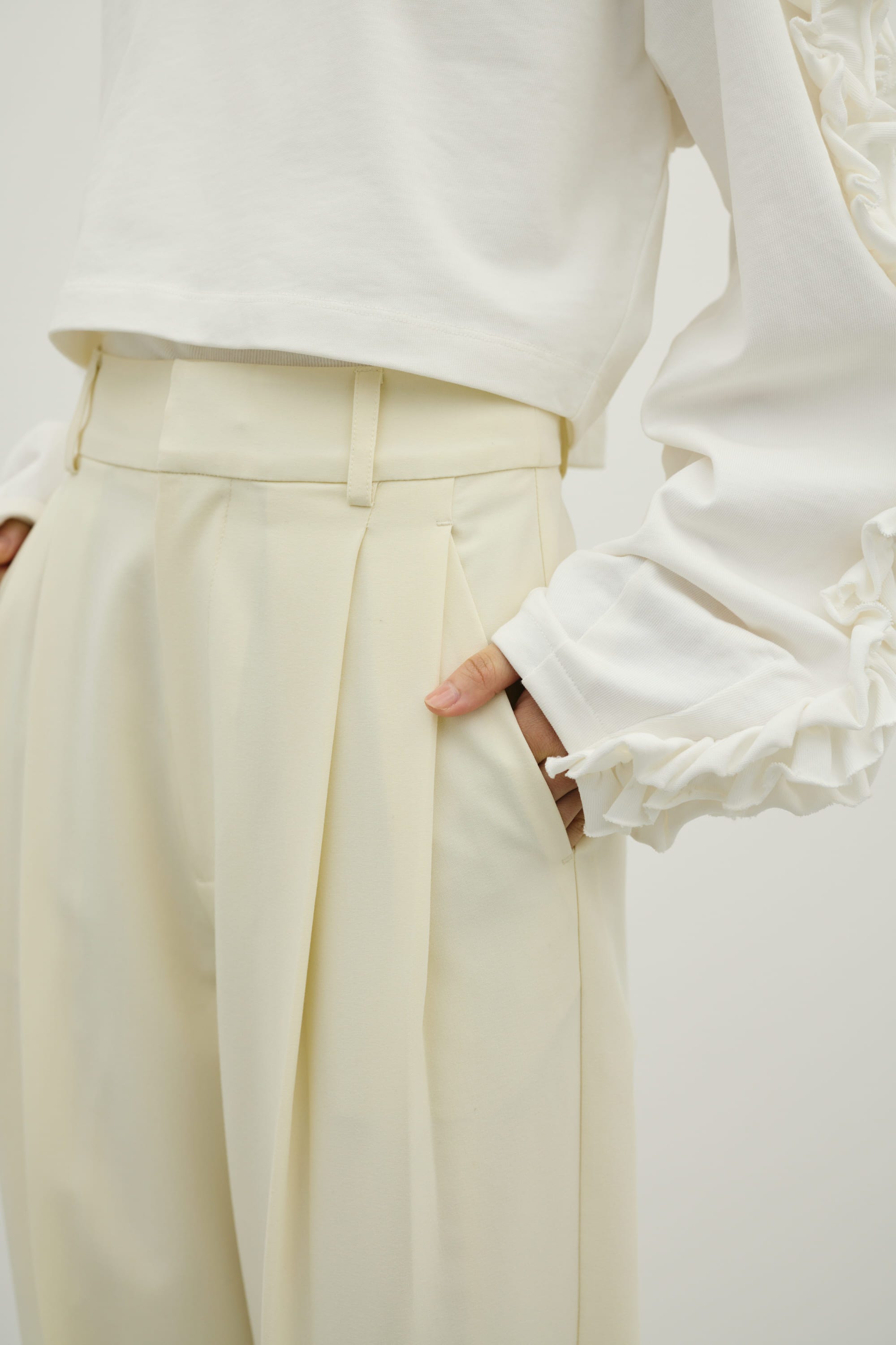 ベーシックツータックパンツ IVOY M