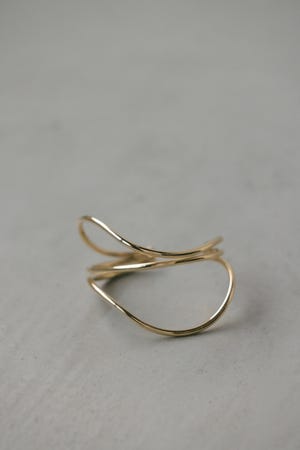 ウェーブバングル