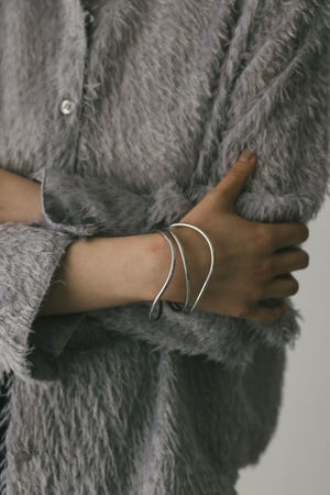 ウェーブバングル