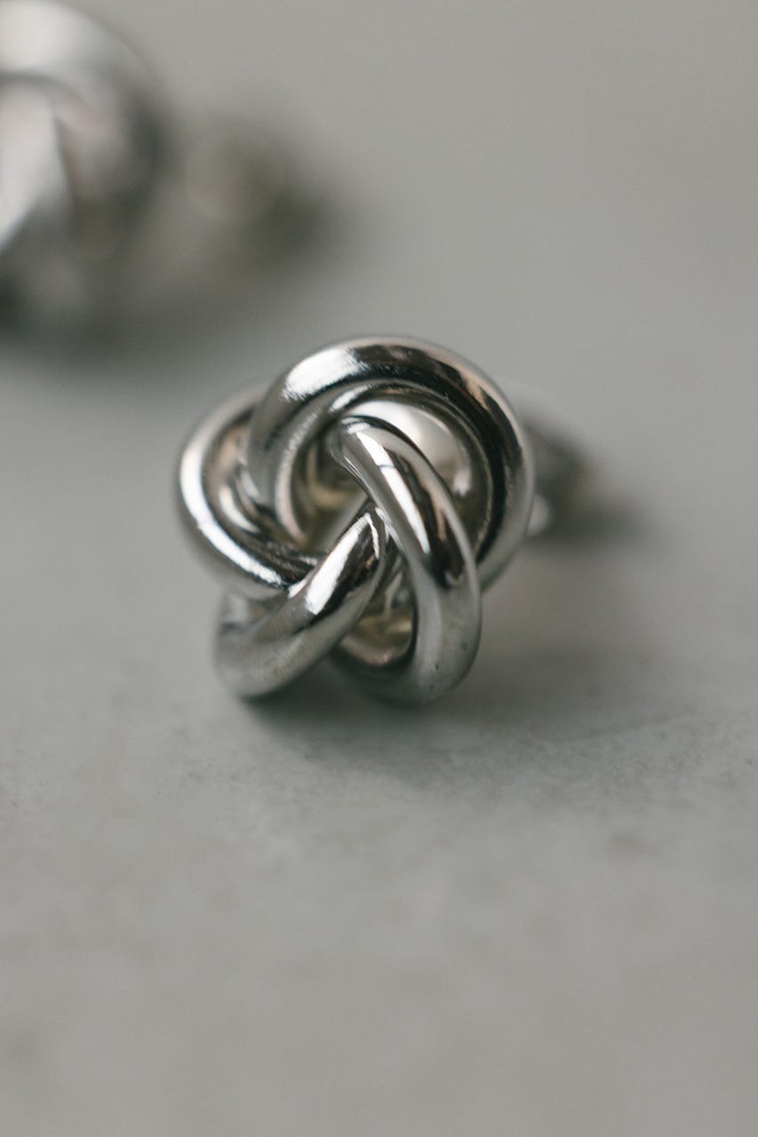 ノットモチーフピアス SLV FREE