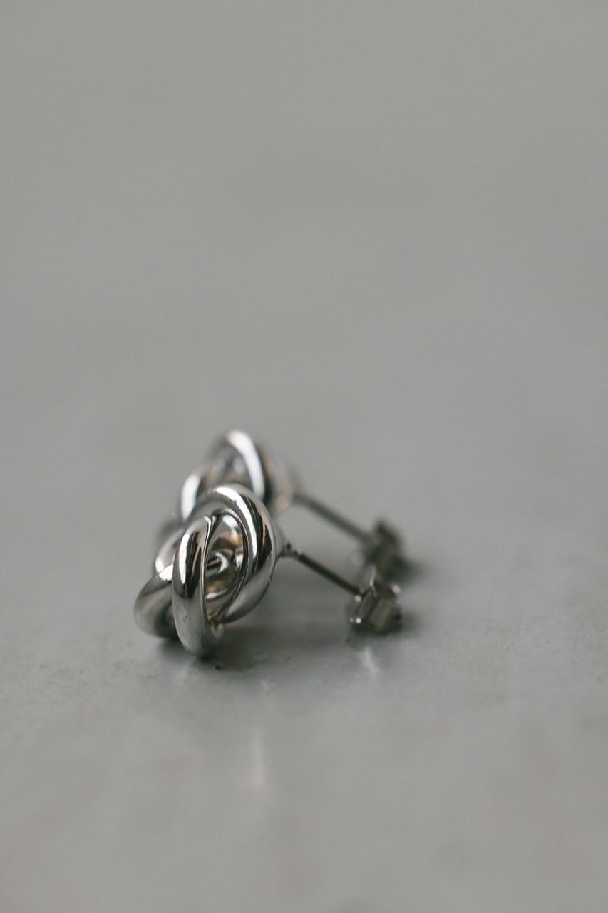 ノットモチーフピアス SLV FREE