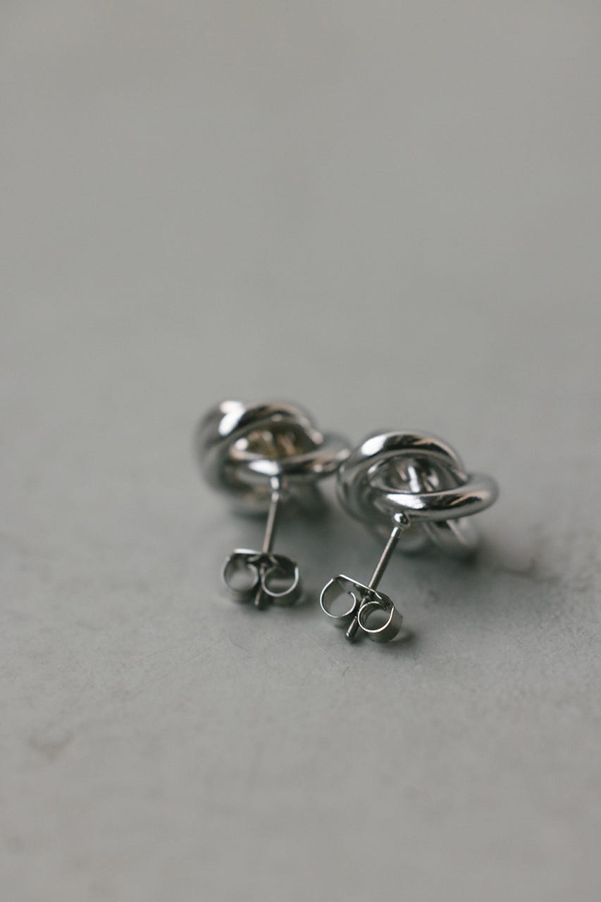 ノットモチーフピアス SLV FREE