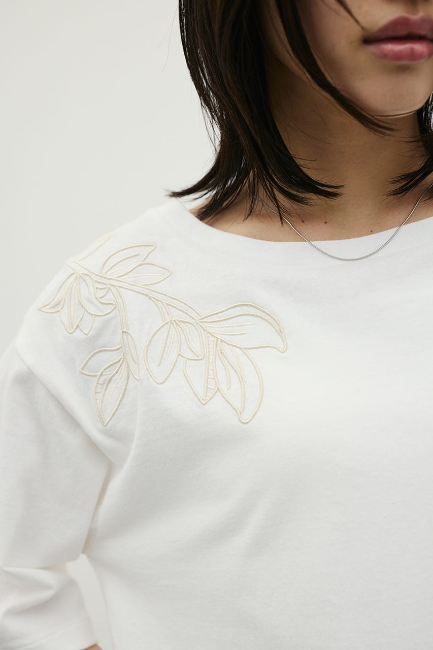 エンブロイダリーボートネックT WHT FREE